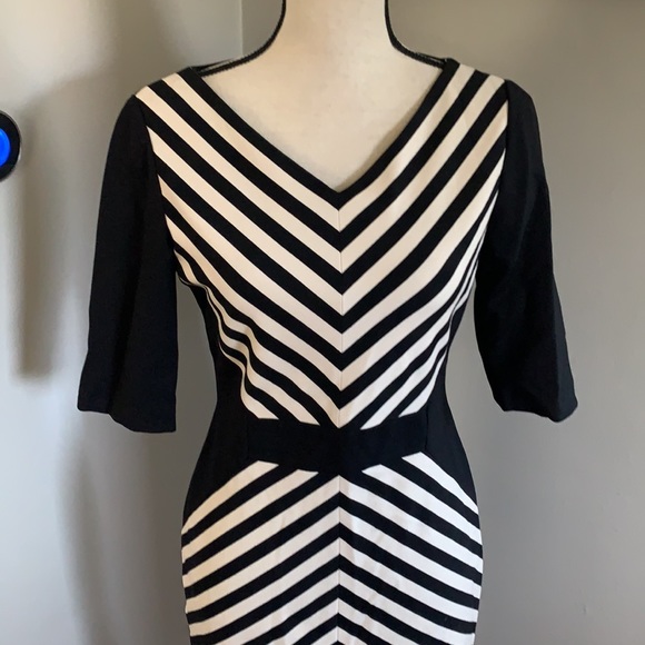 TAHARI dress - Picture 2 of 7